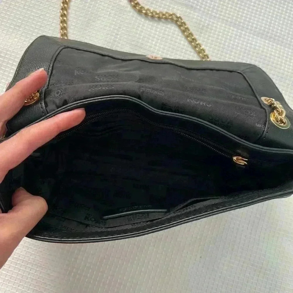 Micheal Kors Black and Gold Purse EUC - Picture 7 of 8